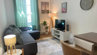Télévision ou salle de divertissement dans l'établissement MEAUX Centre Vue Cathédrale RDC Cosy