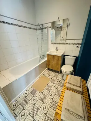 Salle de bains dans l'établissement Chez Margot