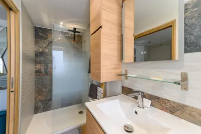 Salle de bains dans l'établissement Le Duplex Mouroux - 30min de Disneyland