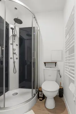 Salle de bains dans l'établissement Pomme rouge