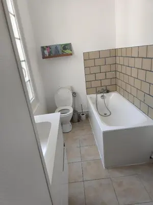 Salle de bains dans l'établissement Le Ponsardin