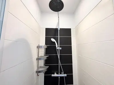 Salle de bains dans l'établissement Maison Gambetta - 4 chambres 4 SDB - 5 min Cathédrale