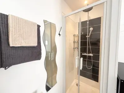 Salle de bains dans l'établissement Maison Gambetta - 4 chambres 4 SDB - 5 min Cathédrale