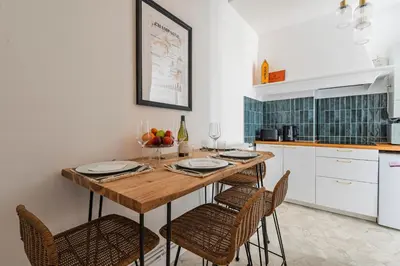 Cuisine ou kitchenette dans l'établissement La Fine Bulle, Appartement de Charme au cœur de Reims