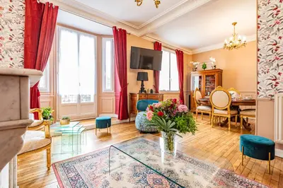 Coin salon dans l'établissement Le Louis XV Halte à Reims centre