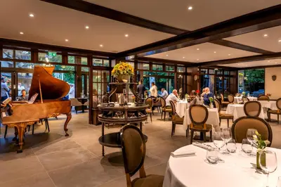 Restaurant ou autre lieu de restauration dans l'établissement Hostellerie du Royallieu