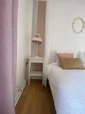 Un ou plusieurs lits dans un hébergement de l'établissement Agréable maison style shabby chic