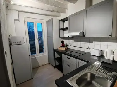 Cuisine ou kitchenette dans l'établissement Charmant appartement au coeur de Château-Thierry