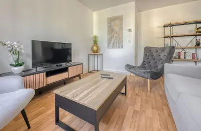 Télévision ou salle de divertissement dans l'établissement Le Duplex de l'Hôtel-de-Ville