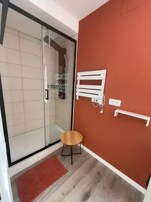 Salle de bains dans l'établissement La Nomalina