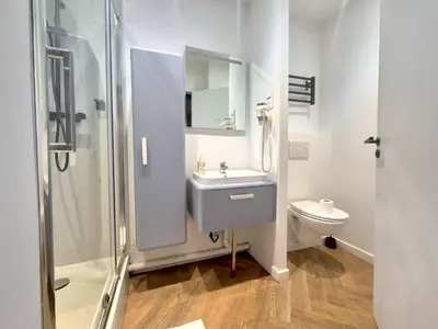 Salle de bains dans l'établissement Georgie, Appartement calme & chaleureux