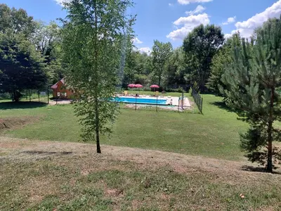 Piscine de l'établissement Bleu d'Argonne ou située à proximité