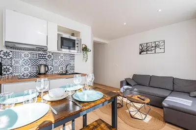 Cuisine ou kitchenette dans l'établissement Moderne appartement 4 pers
