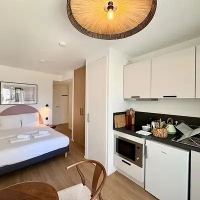 We Live Inn Sharies Reims - C203