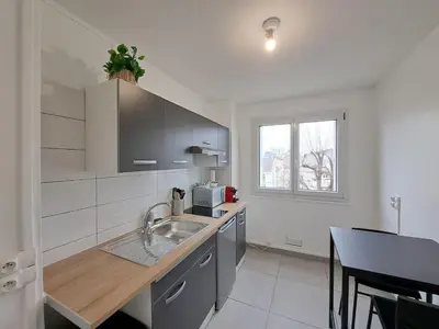 Cuisine ou kitchenette dans l'établissement Sofia - grand appartement convivial