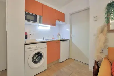 Cuisine ou kitchenette dans l'établissement Les Charmes C24B - Le Val Joly