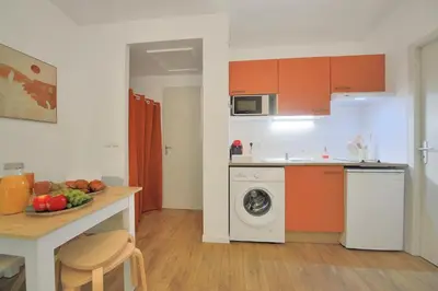 Cuisine ou kitchenette dans l'établissement Les Charmes C24B - Le Val Joly