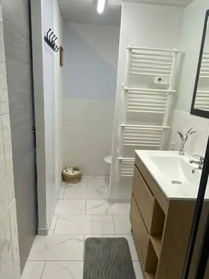 Salle de bains dans l'établissement La petite bulle
