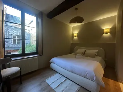 Un ou plusieurs lits dans un hébergement de l'établissement Suite Lumière - Cinéma privé by Collection Aura - Hypercentre Charleville-Mézières