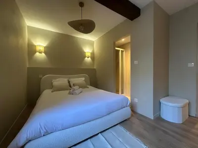 Un ou plusieurs lits dans un hébergement de l'établissement Suite Lumière - Cinéma privé by Collection Aura - Hypercentre Charleville-Mézières