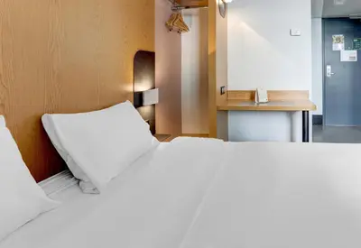 Un ou plusieurs lits dans un hébergement de l'établissement B&B HOTEL Reims Centre Gare