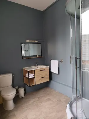 Salle de bains dans l'établissement Hôtel de la Plage