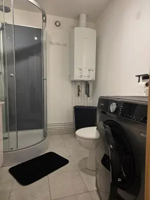 Salle de bains dans l'établissement appartement Sedan, France