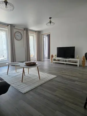 Télévision ou salle de divertissement dans l'établissement appartement Sedan, France