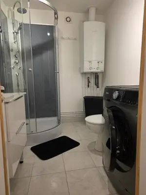 Salle de bains dans l'établissement appartement Sedan, France