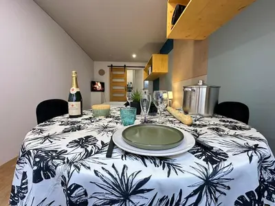 Cuisine ou kitchenette dans l'établissement S Le Cocon des Francs Studio Élégant centre ville