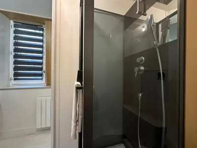 Salle de bains dans l'établissement S Le Cocon des Francs Studio Élégant centre ville