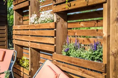 Jardin de l'établissement L'Écrin - Chalet & Bain Nordique Luxe vue lac