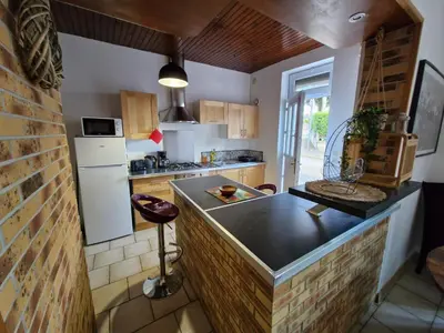 Cuisine ou kitchenette dans l'établissement La maison de Victoire, WC à l'étage