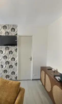 Télévision ou salle de divertissement dans l'établissement Superbe Cosy Studio Ideal pour les professionnels et les couples en déplacement PROCHE GARE et toutes commodités