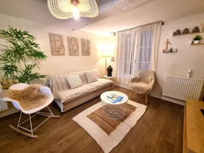 Coin salon dans l'établissement Triplex bohème près du Château à Sedan, idéal 2 couples, ONLY ADULTS