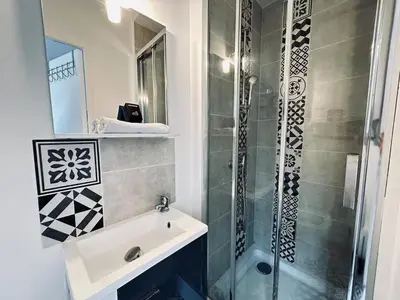 Salle de bains dans l'établissement Le cernay, Studio cosy proche centre-ville