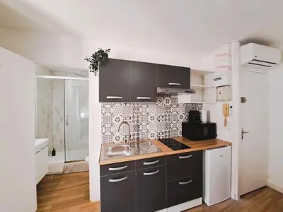 Cuisine ou kitchenette dans l'établissement Palerme - 2P - confortable studio