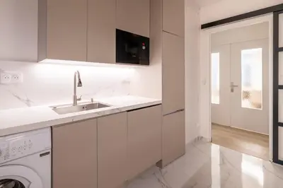 Cuisine ou kitchenette dans l'établissement Luxurious 3 Bedrooms Sauna Jacuzzi