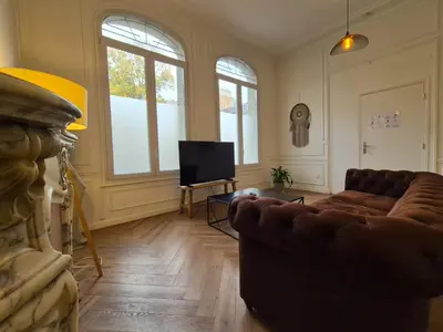 Télévision ou salle de divertissement dans l'établissement Bogota - Charme central à Reims - 6P