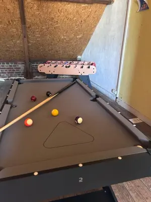 Billard dans l'établissement Maison chic et cosy