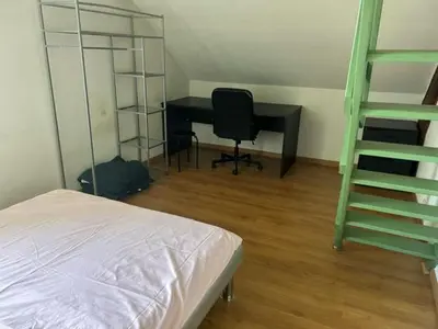 Un ou plusieurs lits dans un hébergement de l'établissement Chambre calme dans une colocation de 5 personnes