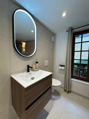 Salle de bains dans l'établissement Suite Galerie by Collection Aura - Hypercentre Charleville-Mézières à deux pas de la Place Ducale