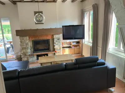 Télévision ou salle de divertissement dans l'établissement Cozy family home in Champagne-en-Ardenne 8p