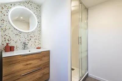 Salle de bains dans l'établissement Le sacré perchoir de la Cathédrale