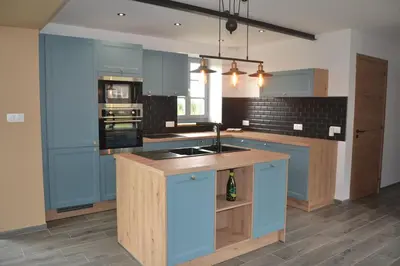 Cuisine ou kitchenette dans l'établissement Gîte du Bois la Dame
