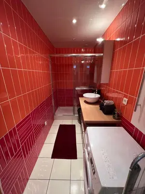 Salle de bains dans l'établissement Grand T3 avec parking privé, centre & caves à champagne
