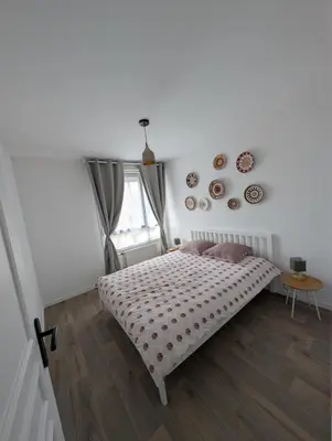 Un ou plusieurs lits dans un hébergement de l'établissement Maison avec jardin Reims proche centre