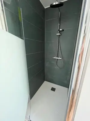 Salle de bains dans l'établissement Studio Centre Bourg Arrivée et Départ Autonome
