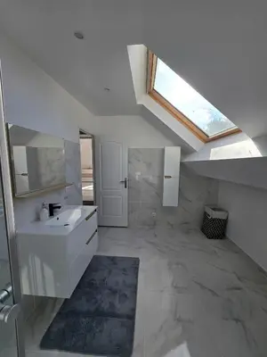 Cuisine ou kitchenette dans l'établissement Appartement 150m2 avec jardin 3000 m2