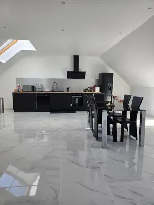 Cuisine ou kitchenette dans l'établissement Appartement 150m2 avec jardin 3000 m2